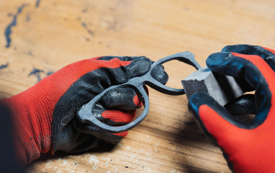 L'Art du Recyclage : Comment transformons-nous des combinaisons de surf en lunettes