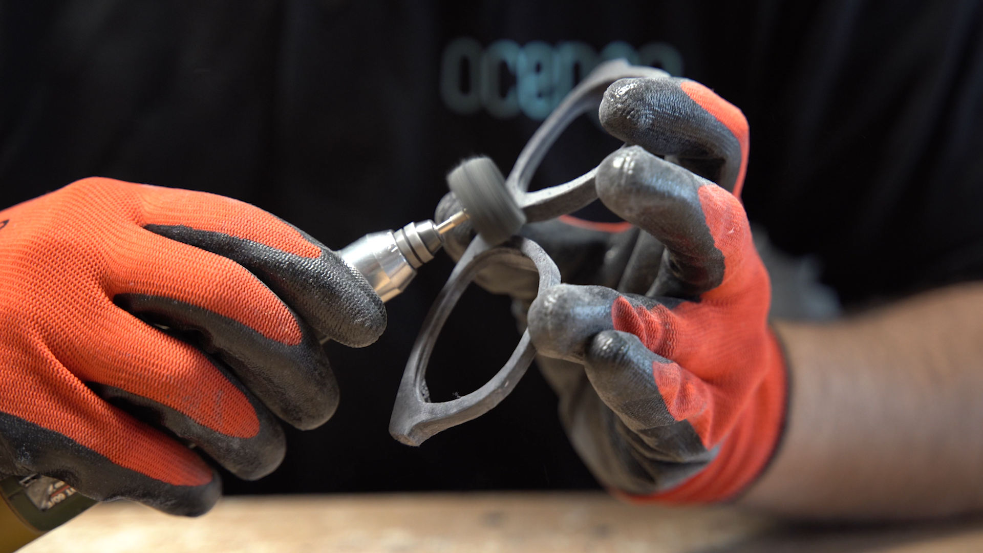 Néoprène recyclé transformé en lunettes OCENEO